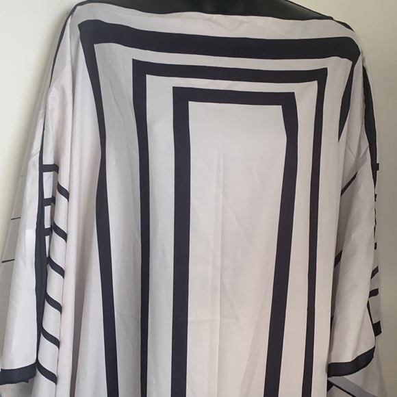 Striking kaftan , use for cover up over swimmers - the sides aren’t sewn - Picture 3 of 4